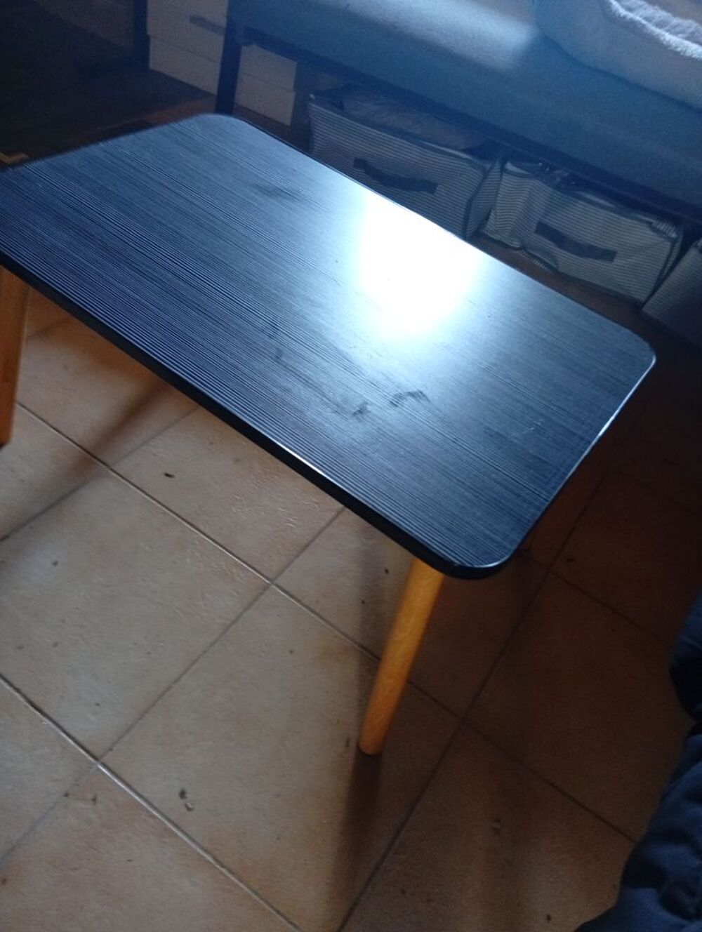 Petite table basse en bon &eacute;tat Meubles