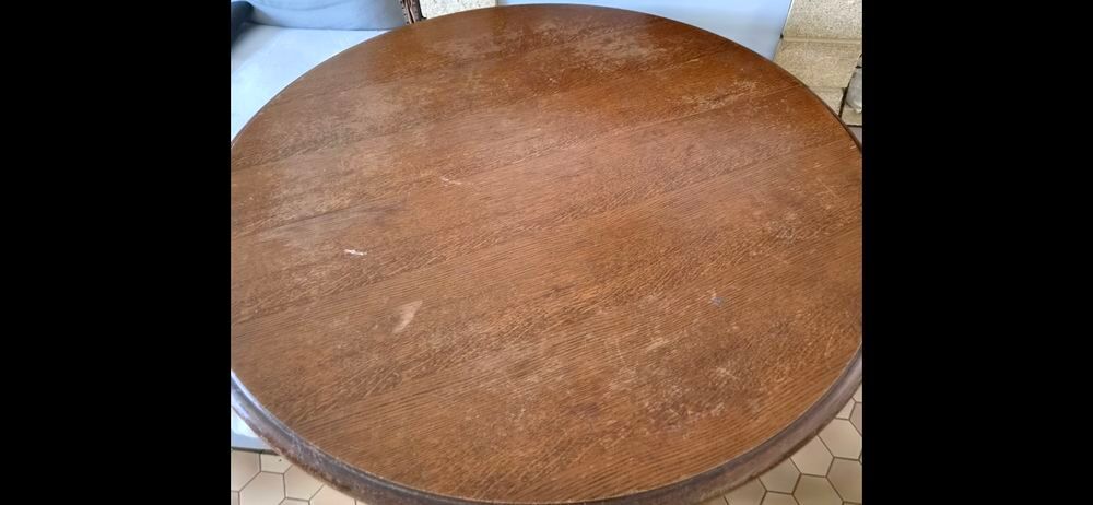 Table avec ralonge 
Et chaises. Meubles