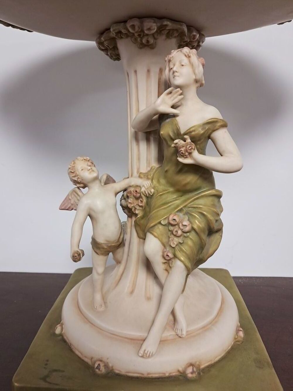 Coupe en biscuit, Royal Dux Décoration