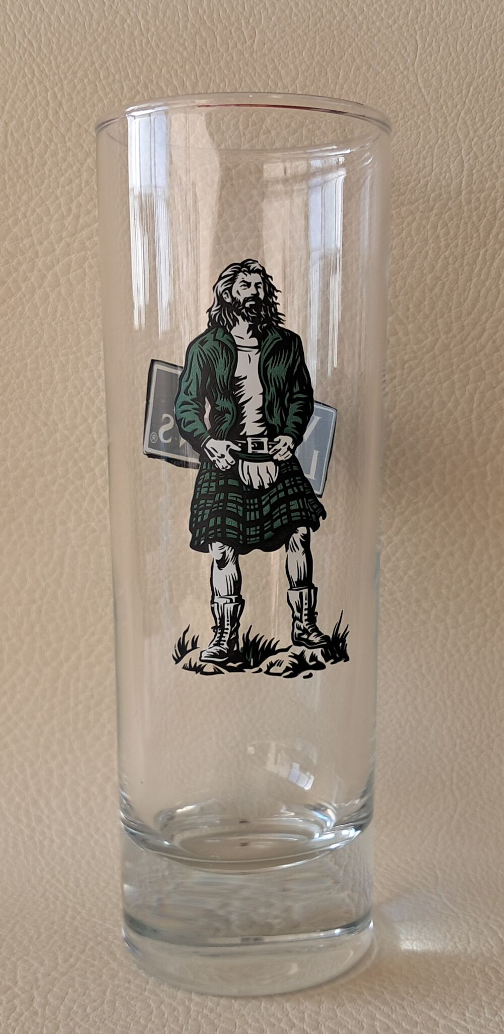 verre &agrave; whisky William Lawson's avec &eacute;cossais en kilt 
