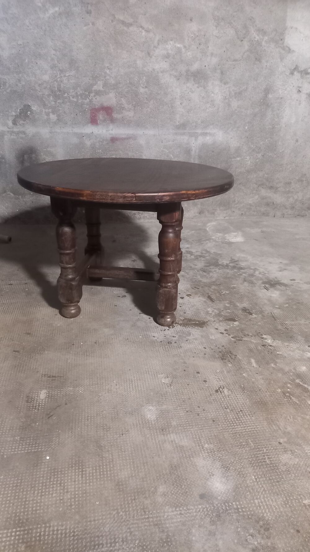 Table basse tr&eacute;s solide H47 diam 70cm Meubles