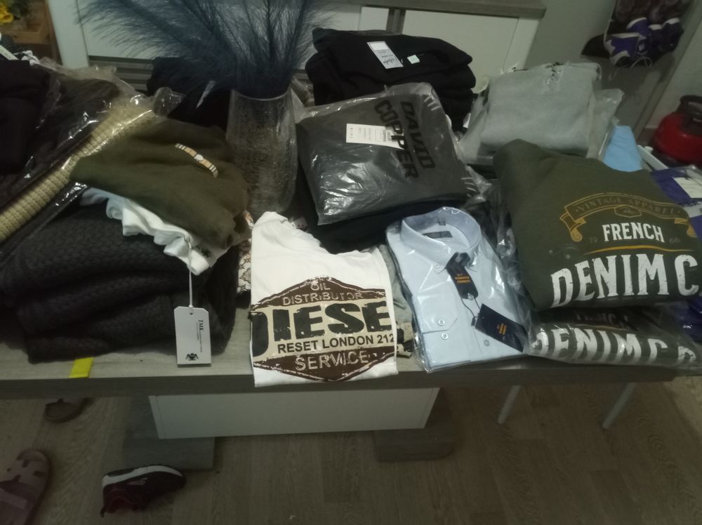 Lot v&ecirc;tements homme 20 pi&egrave;ces. Vêtements