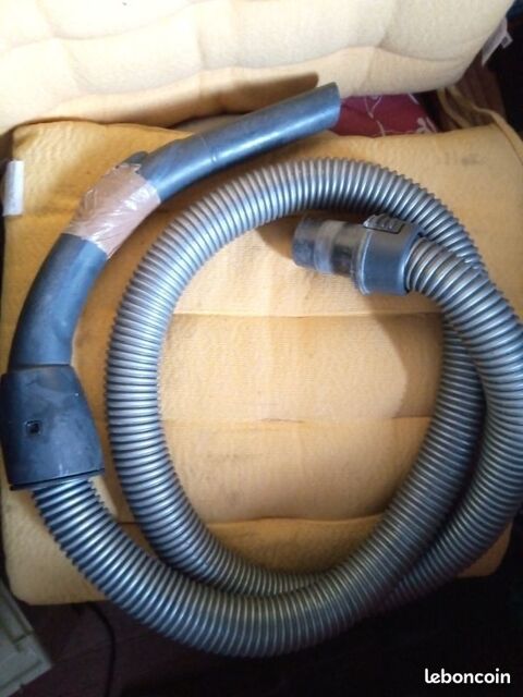 Aspirateur Tornado equipt : tuyaux flexible 18 Beauchamp (95)