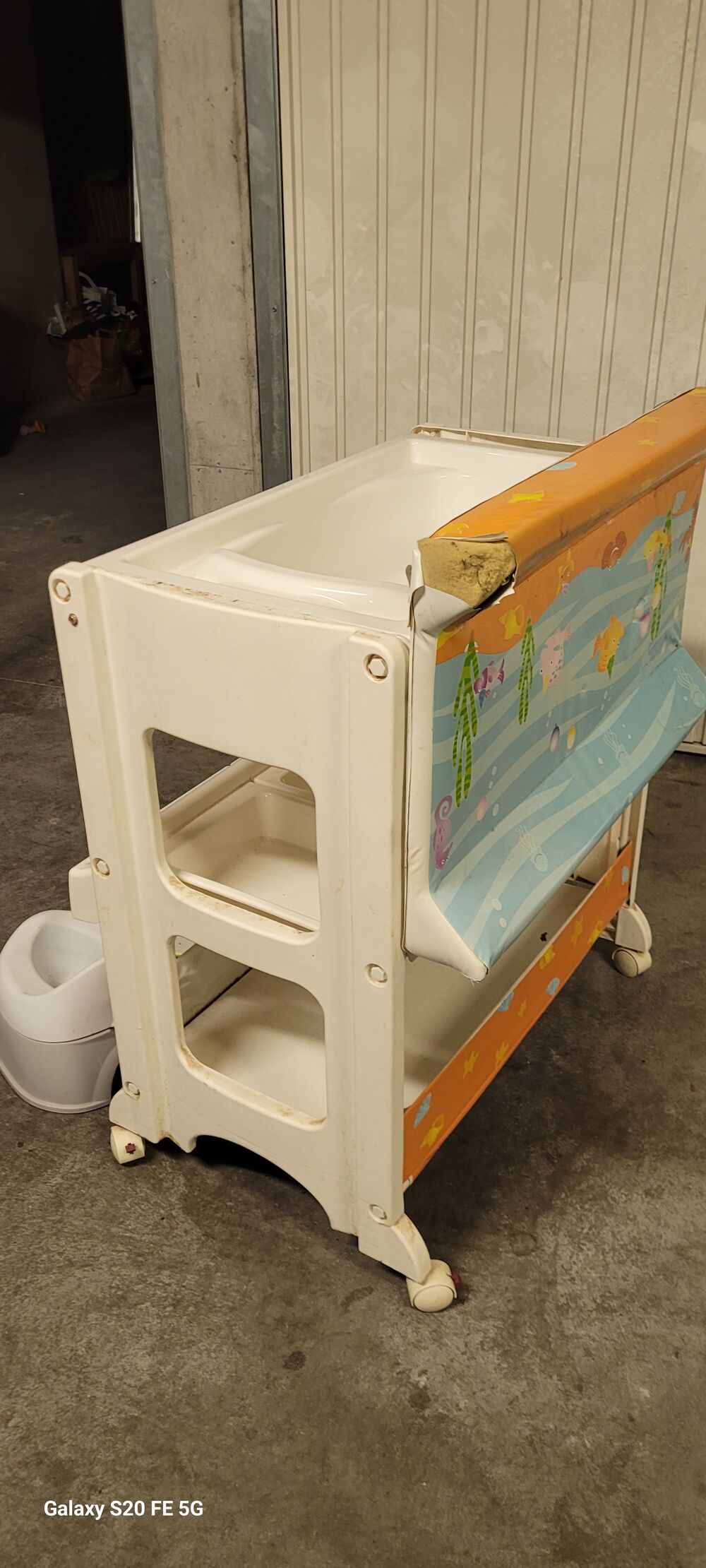 Table a langer multifonctions avec rangements amovibles Puériculture