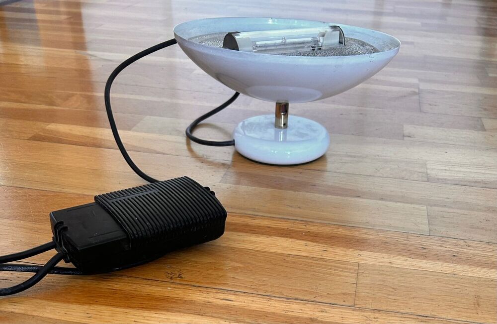 2 petits supports pour lampes halog&egrave;nes Décoration