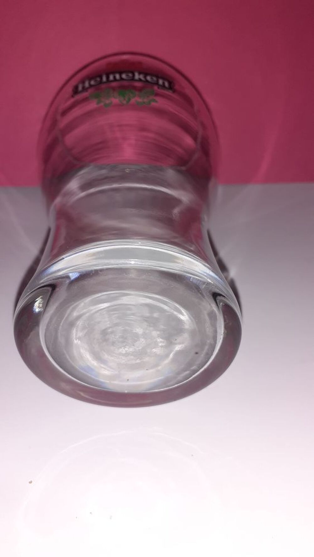 Un verre &agrave; bi&egrave;re Heineken Décoration