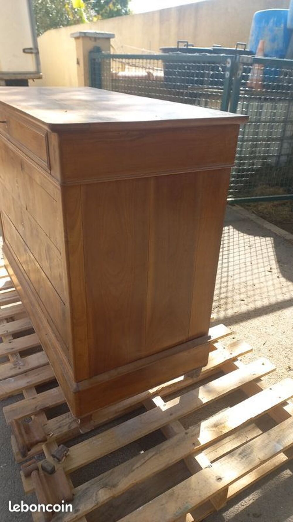 Commode ancienne a r&eacute;nover
Meubles