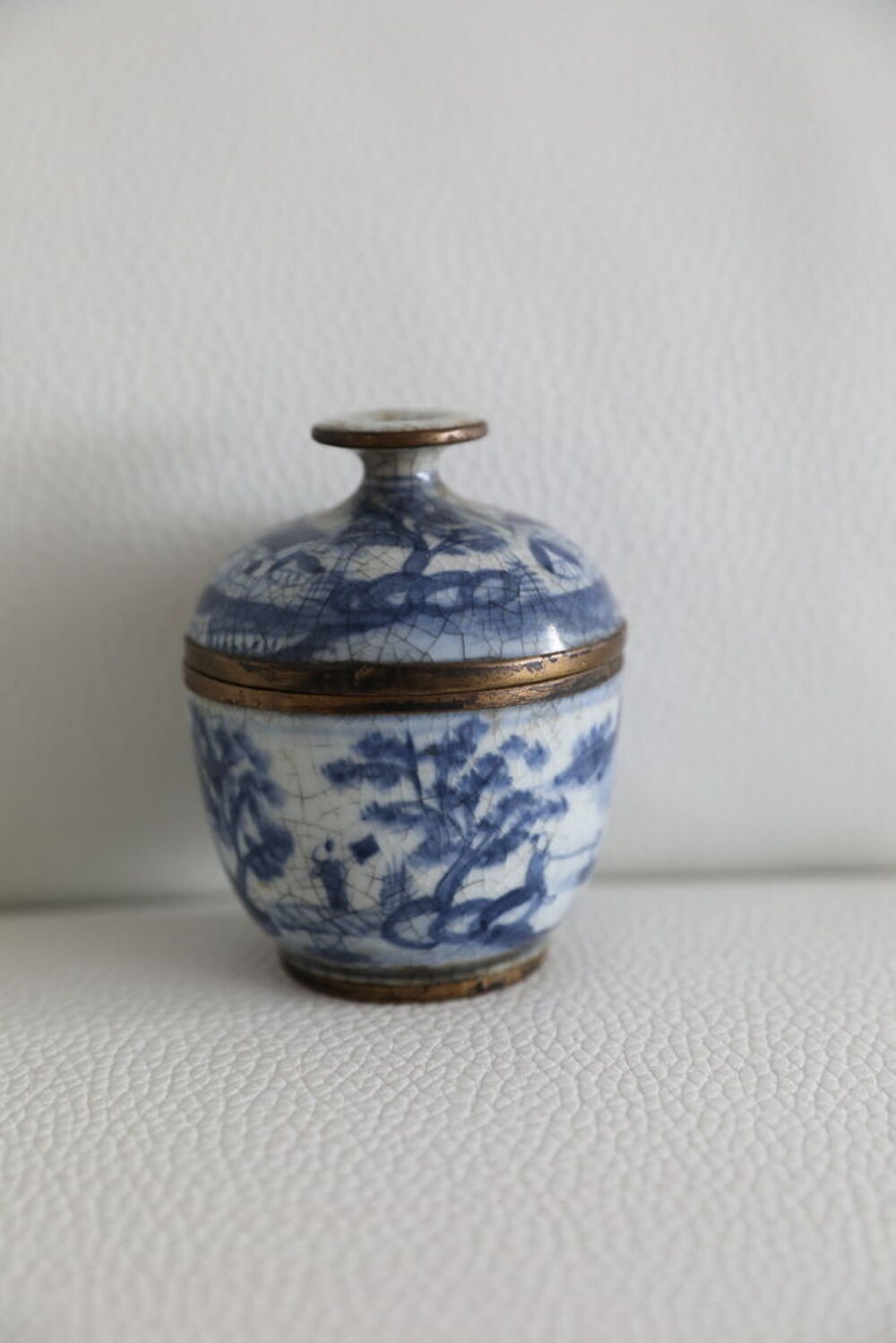 PETIT BOITE CHINOISE AVEC COUVERCLE SIGNE 