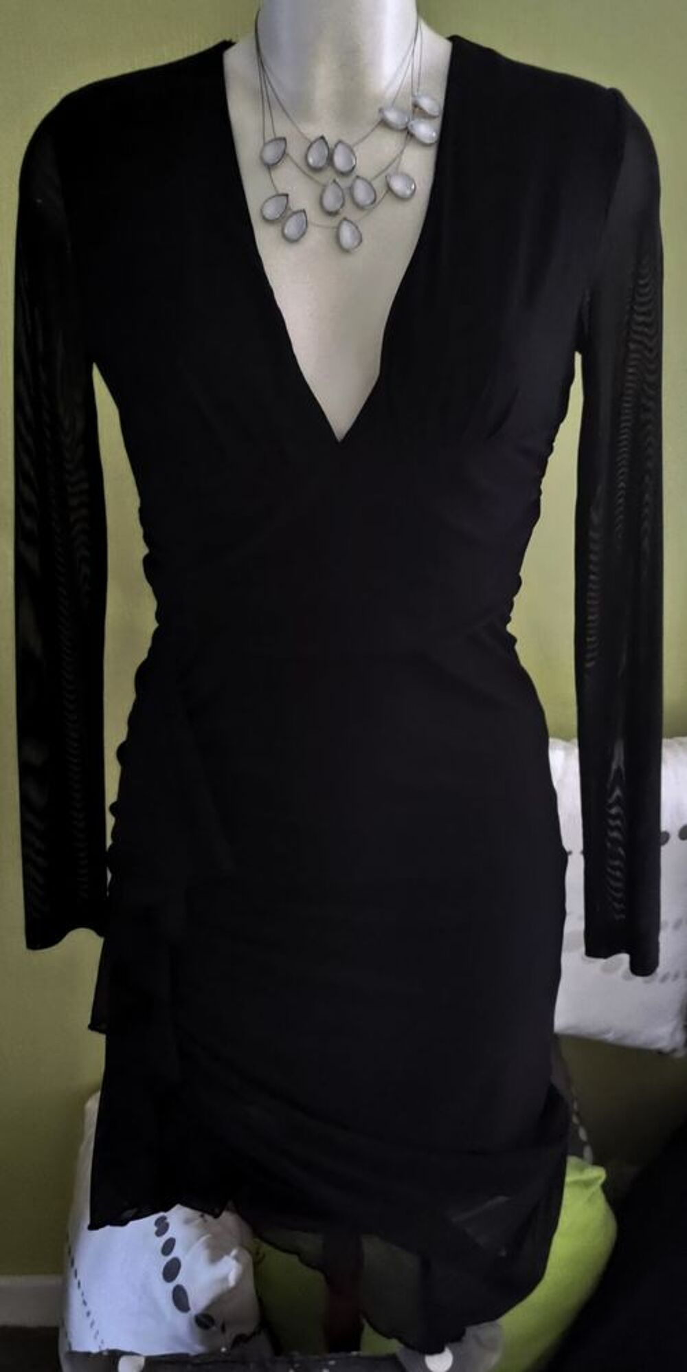 robe noire: au choix
autres mod&egrave;les dispo, demandez photos Vtements