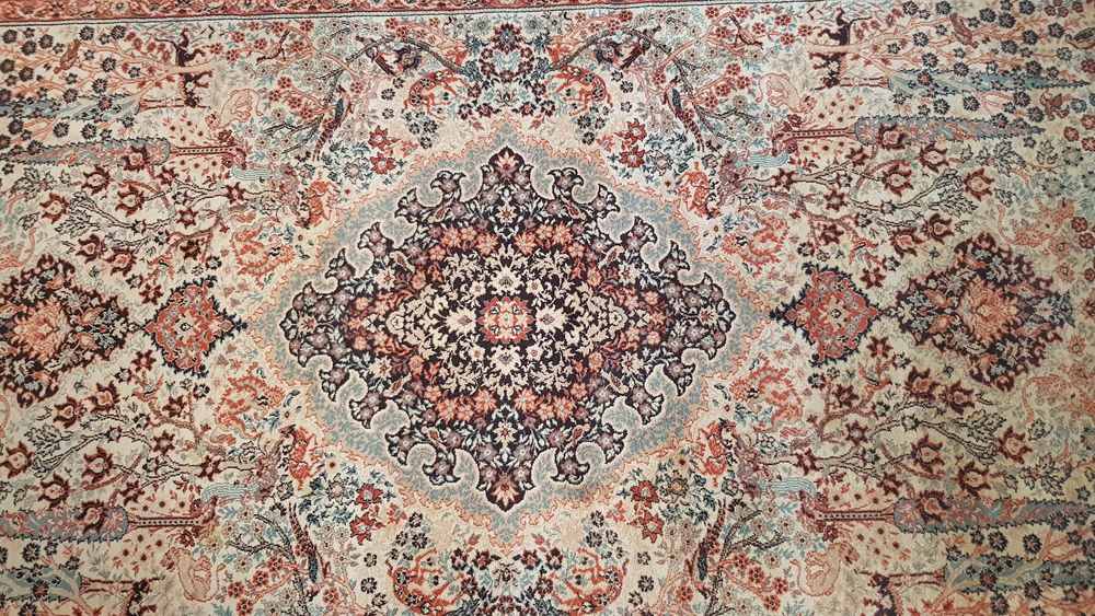 Tapis genre Aubusson . Meubles