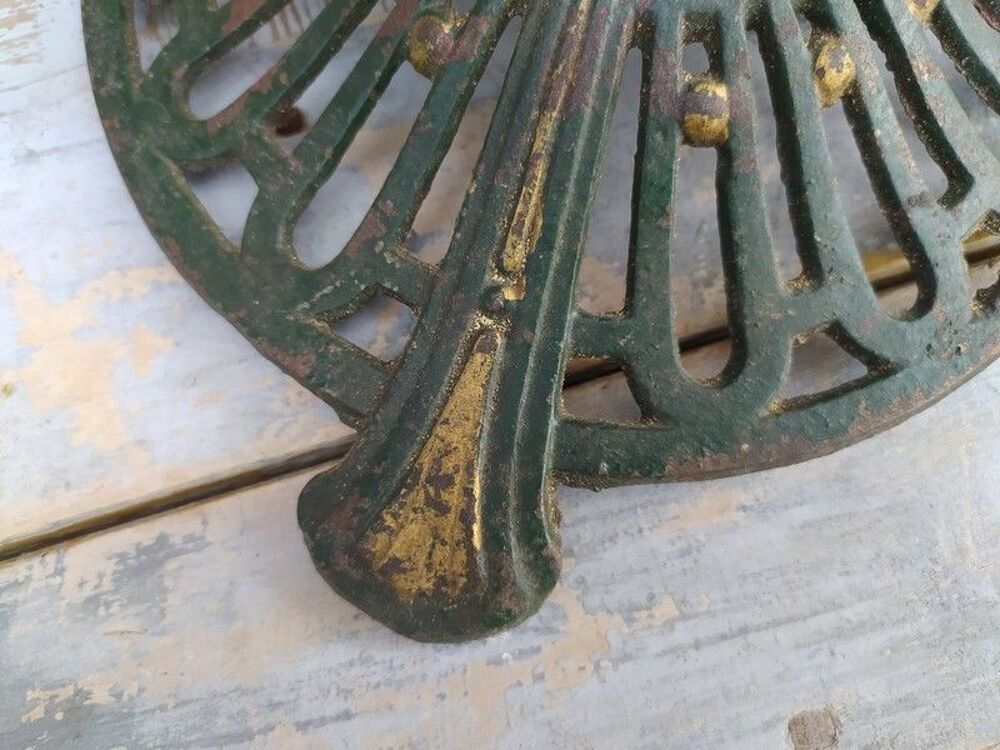 Ancien Support Pied de Sapin Fonte Art D&eacute;co 
Décoration