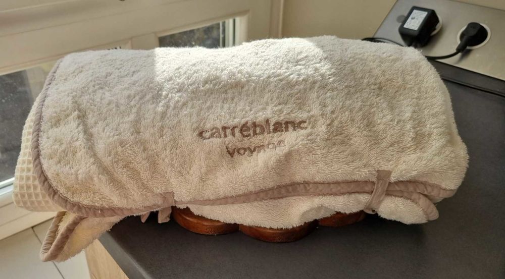 Ensemble Catre Blanc neuf . Lange et peignoir cr&egrave;me Vêtements