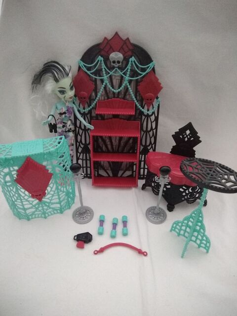 monster high 10 Le Chtelet-en-Brie (77)