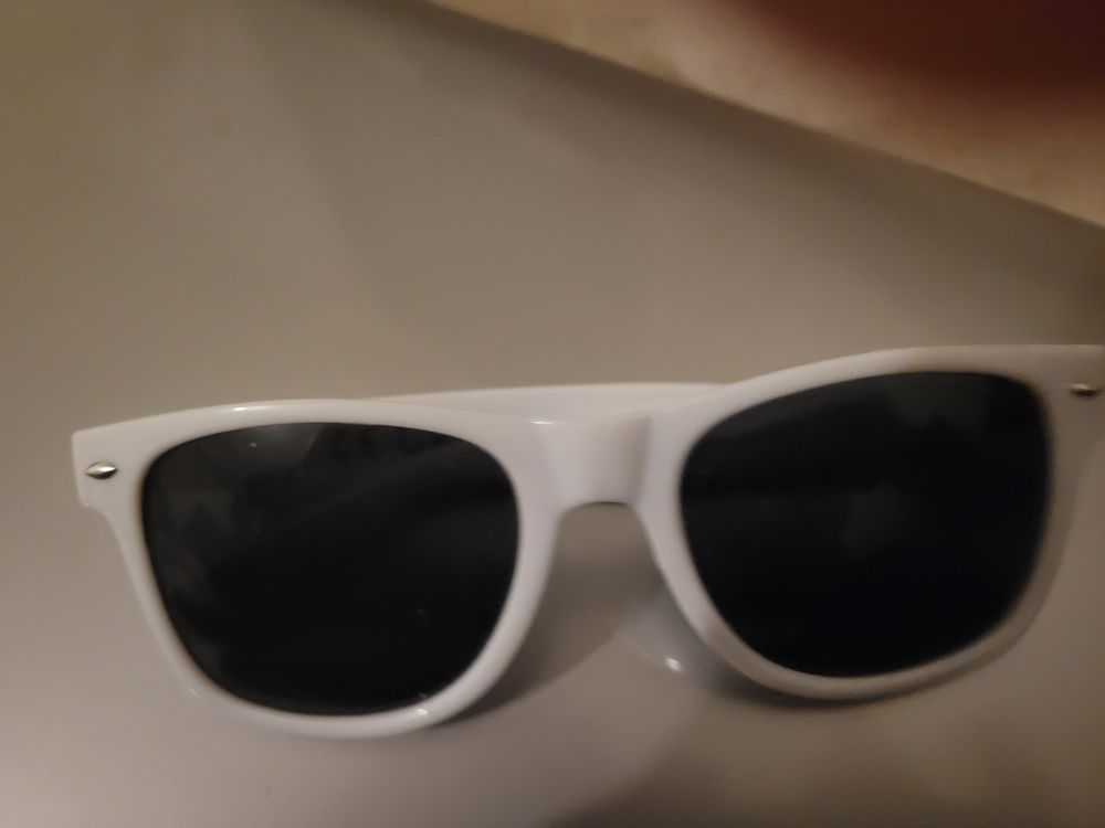 Lunettes de soleil mixte cadeau leclerc 