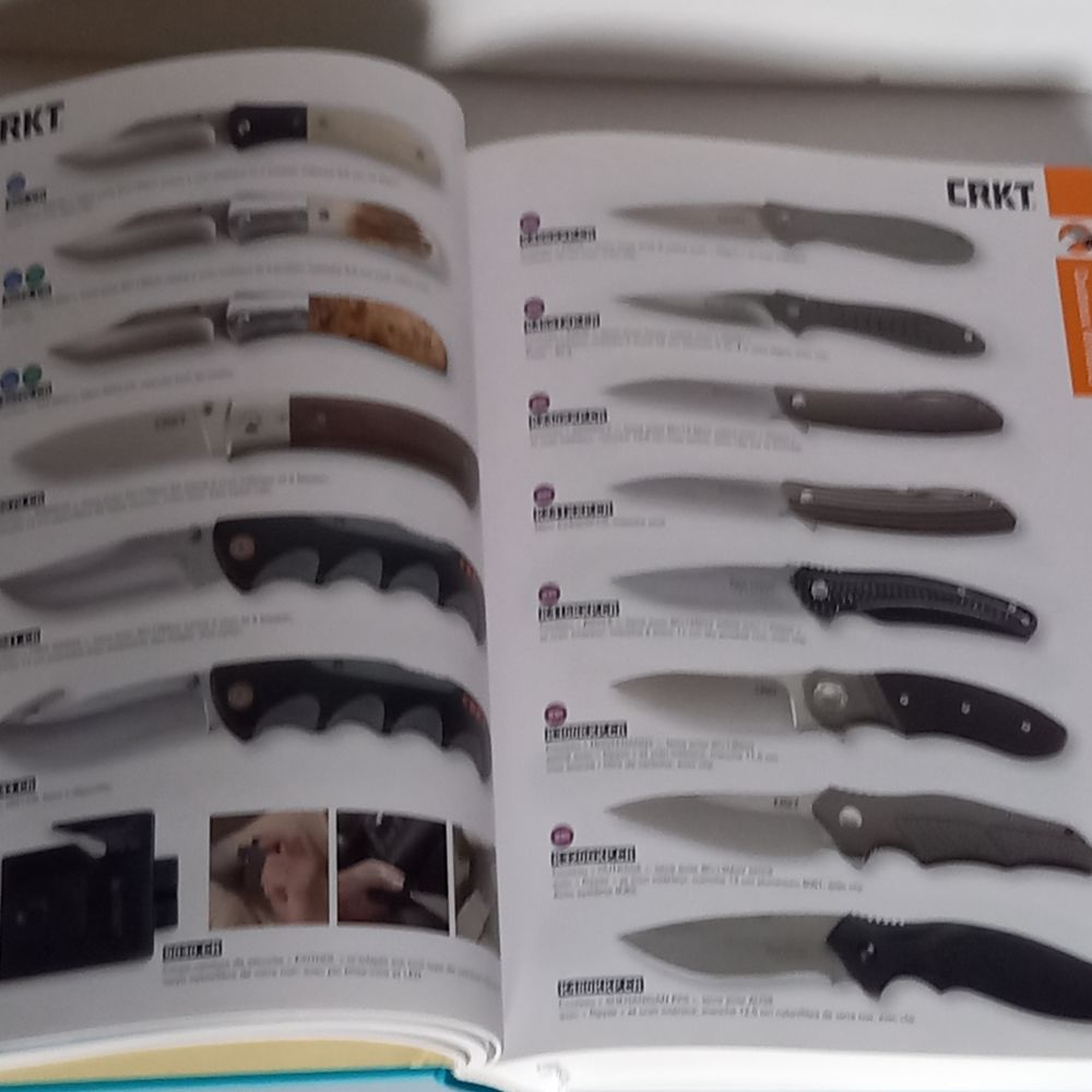 Gros catalogue de reference de couteaux et d'accessoires de 