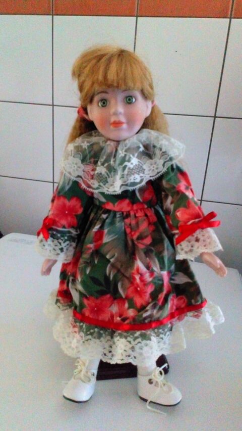 Poupée en Porcelaine avec Robe Florale 0 Cresancey (70)