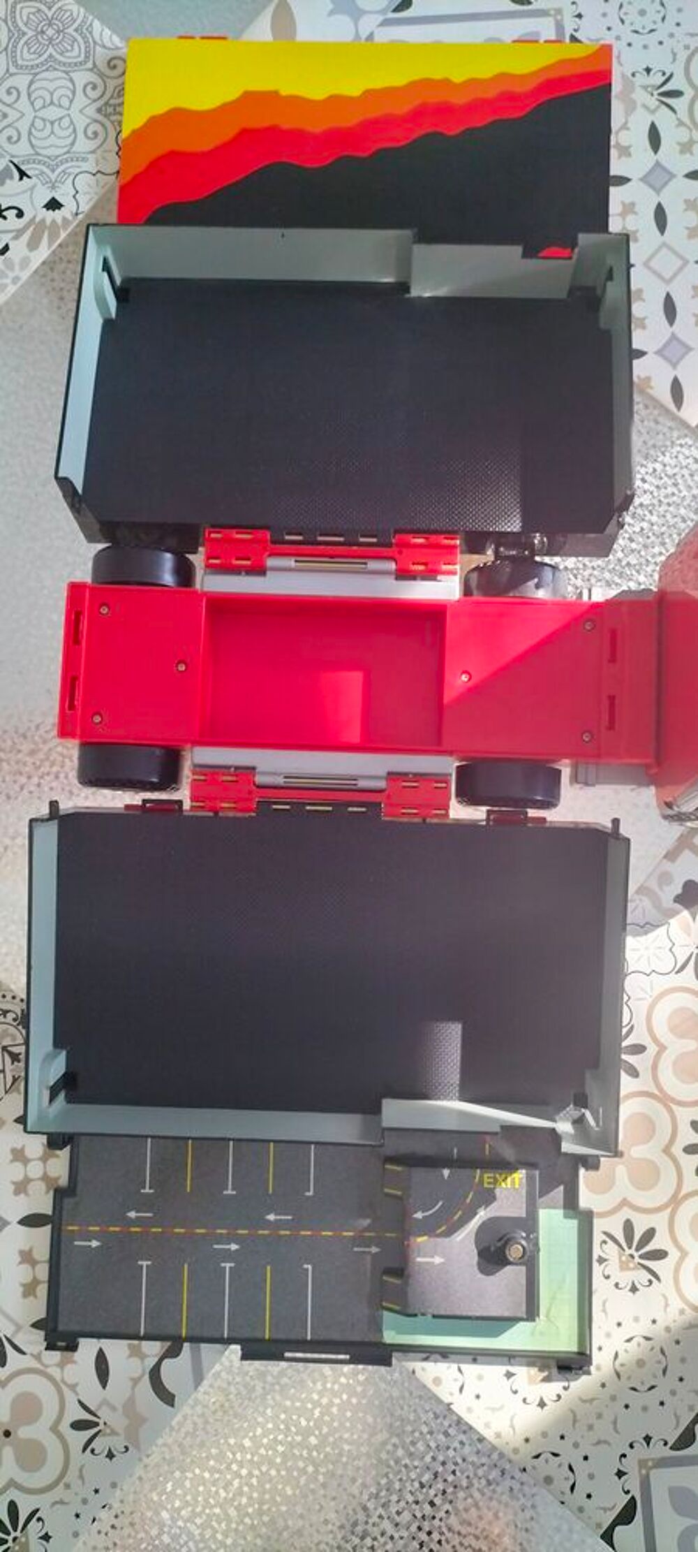 CAMION MALETTE TRANSFORMEUR Jeux / jouets