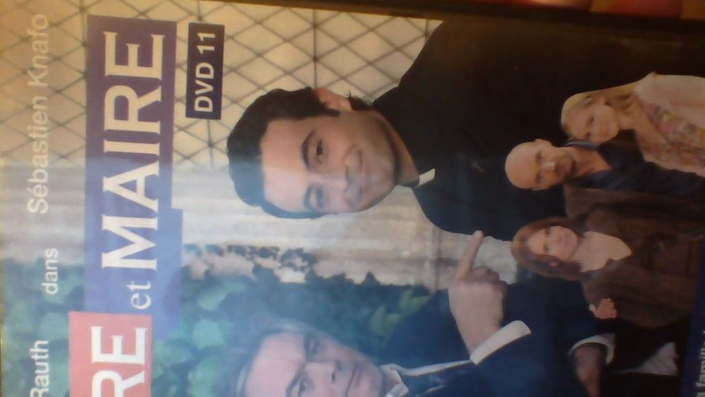 RECHERCHE DVD DE LA SERIE "PERE ET MAIRE" DVD et blu-ray