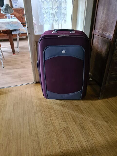 Valise De Voyage A Roulettes 100 % Mauve - Violette Coussac-Bonneval (87)
