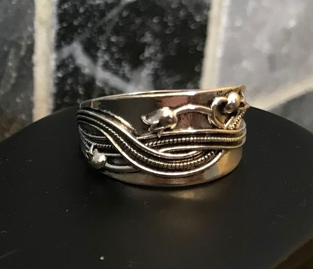 Bague fantaisie tr&egrave;s originale avec brin de muguet Bijoux et montres
