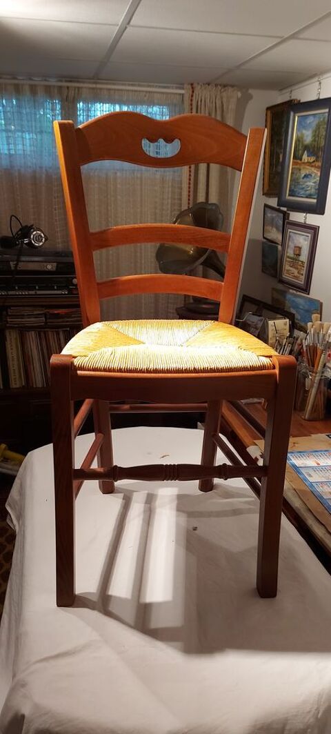 Quatre chaises paill�es en bois 50 Lantheuil (14)