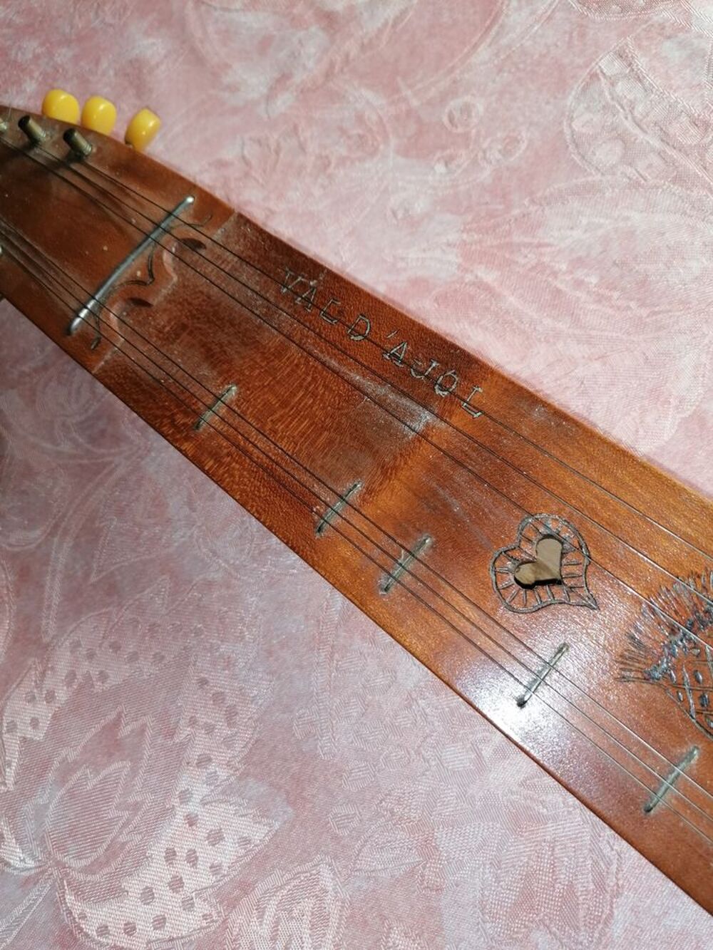 EPINETTE DES VOSGES Instruments de musique