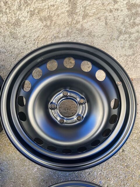 Pi&egrave;ces et &eacute;quipements Voiture Pneu voiture - roue  occasion La Freissinouse 05000