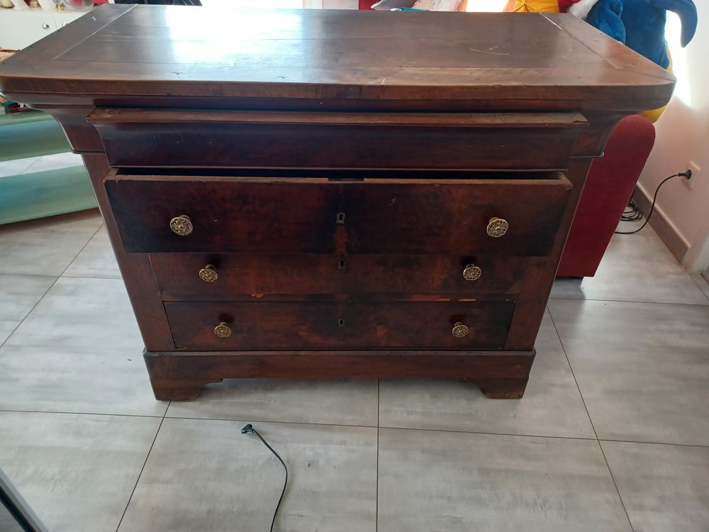 Commode noyer ancienne . Meubles