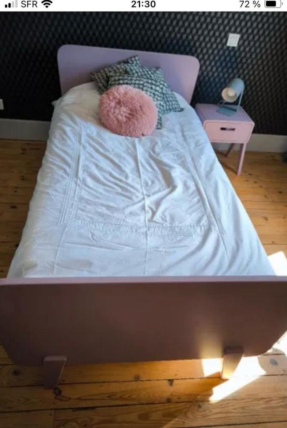 Lit simple rose avec matelas et table de nuit Mobilier enfants