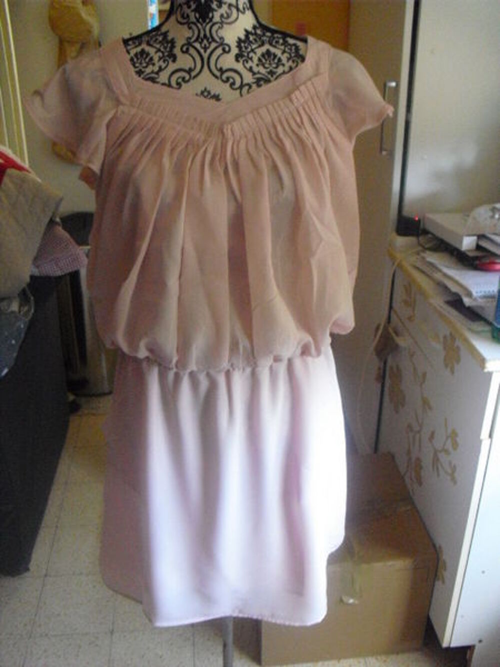 robe a plis rose poudr&eacute;e NEUVE &eacute;tiquett&eacute;e taille 38 Vêtements