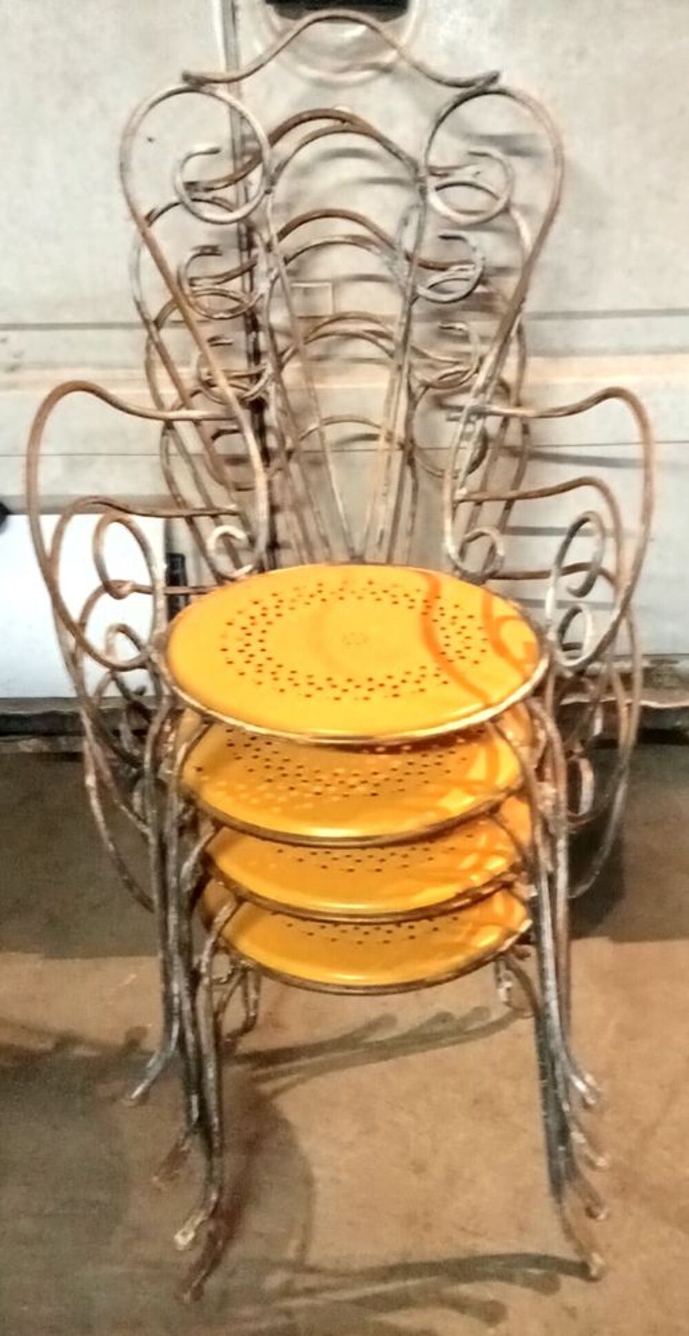 Salon de jardin fer forg&eacute; jaune Jardin
