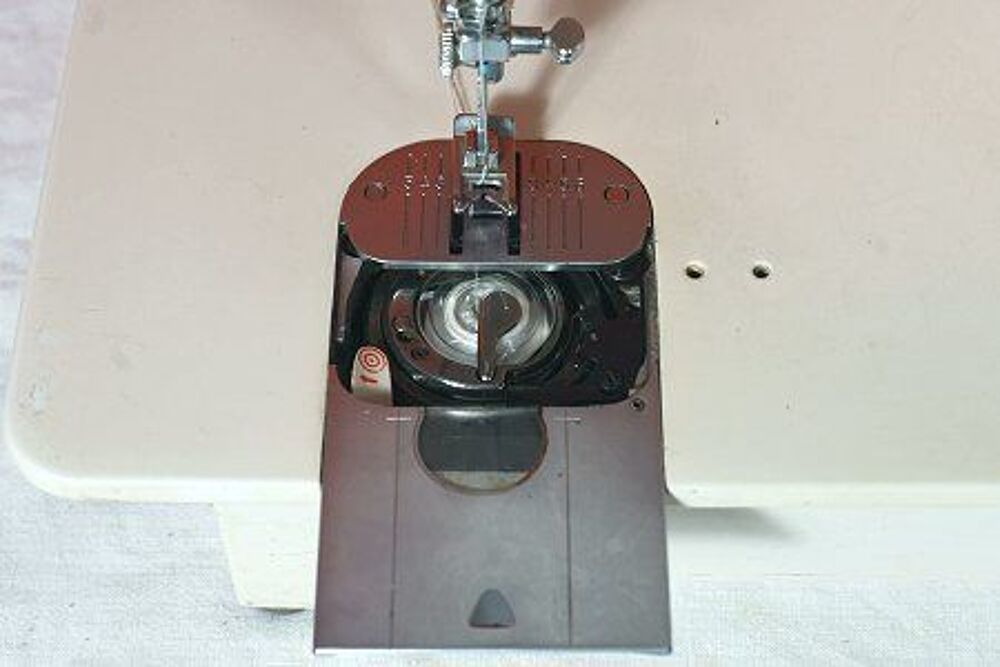 Machine &agrave; coudre Singer 744 Electroménager
