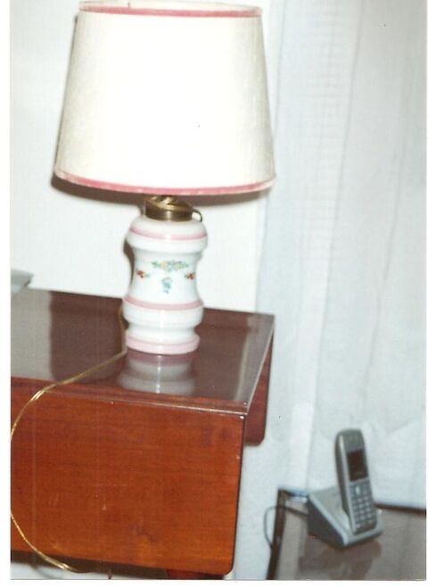 LAMPE EN PORCELAINE ANCIENNE  50 Paris 18 (75)