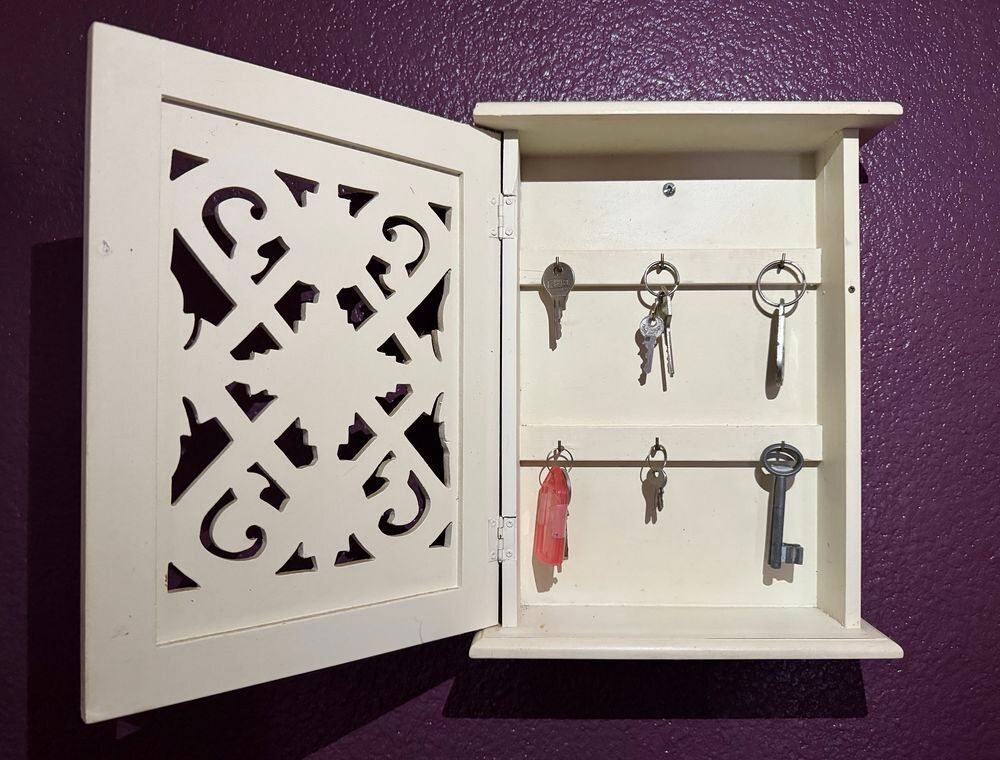 Bo&icirc;te ou armoire &agrave; cl&eacute;s en bois de style colonial ;&Eacute;tat neuf Décoration