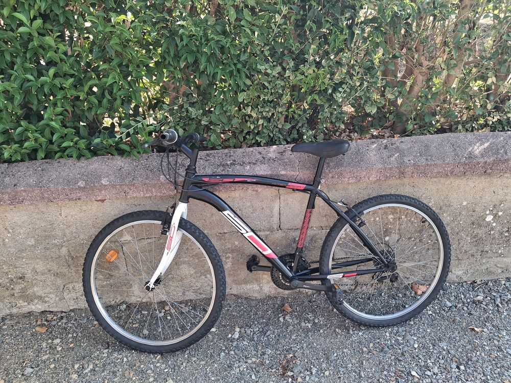 VTT 26 pouces v&eacute;lo adulte avec cadre robuste. Vélos