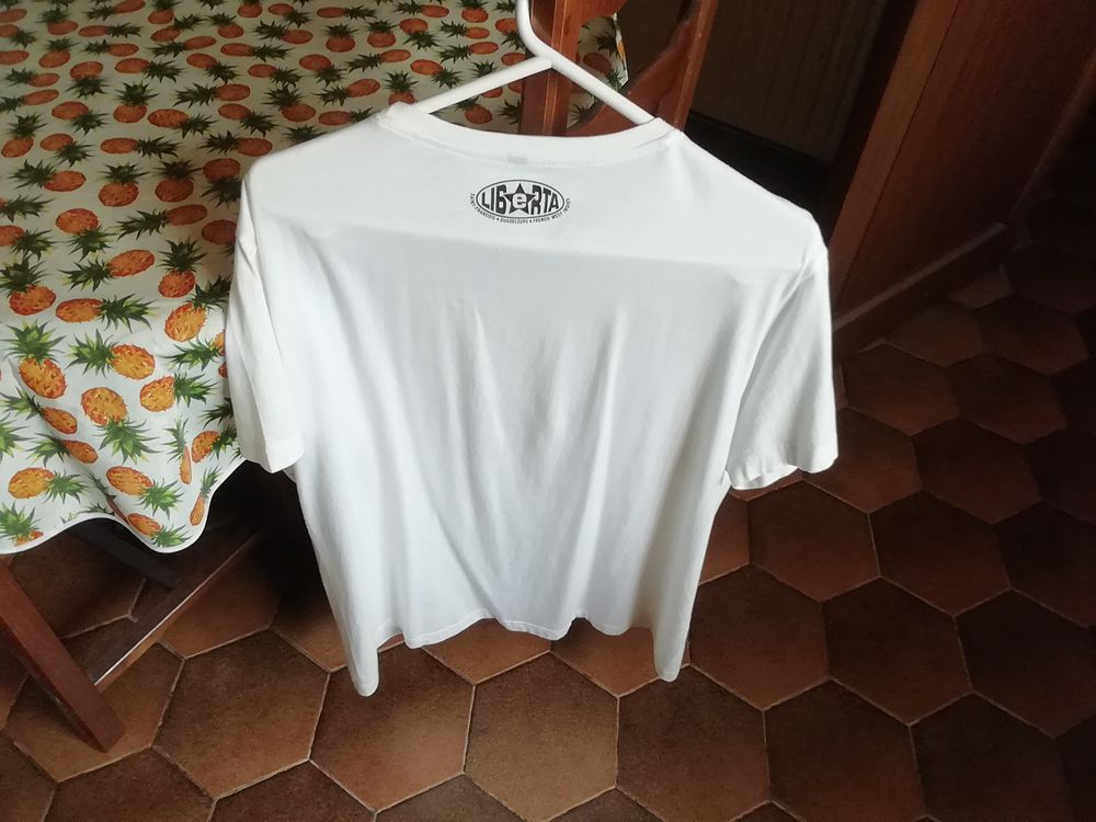 Magnifique tee-shirt Guadeloupe taille L 100 %coton Vêtements