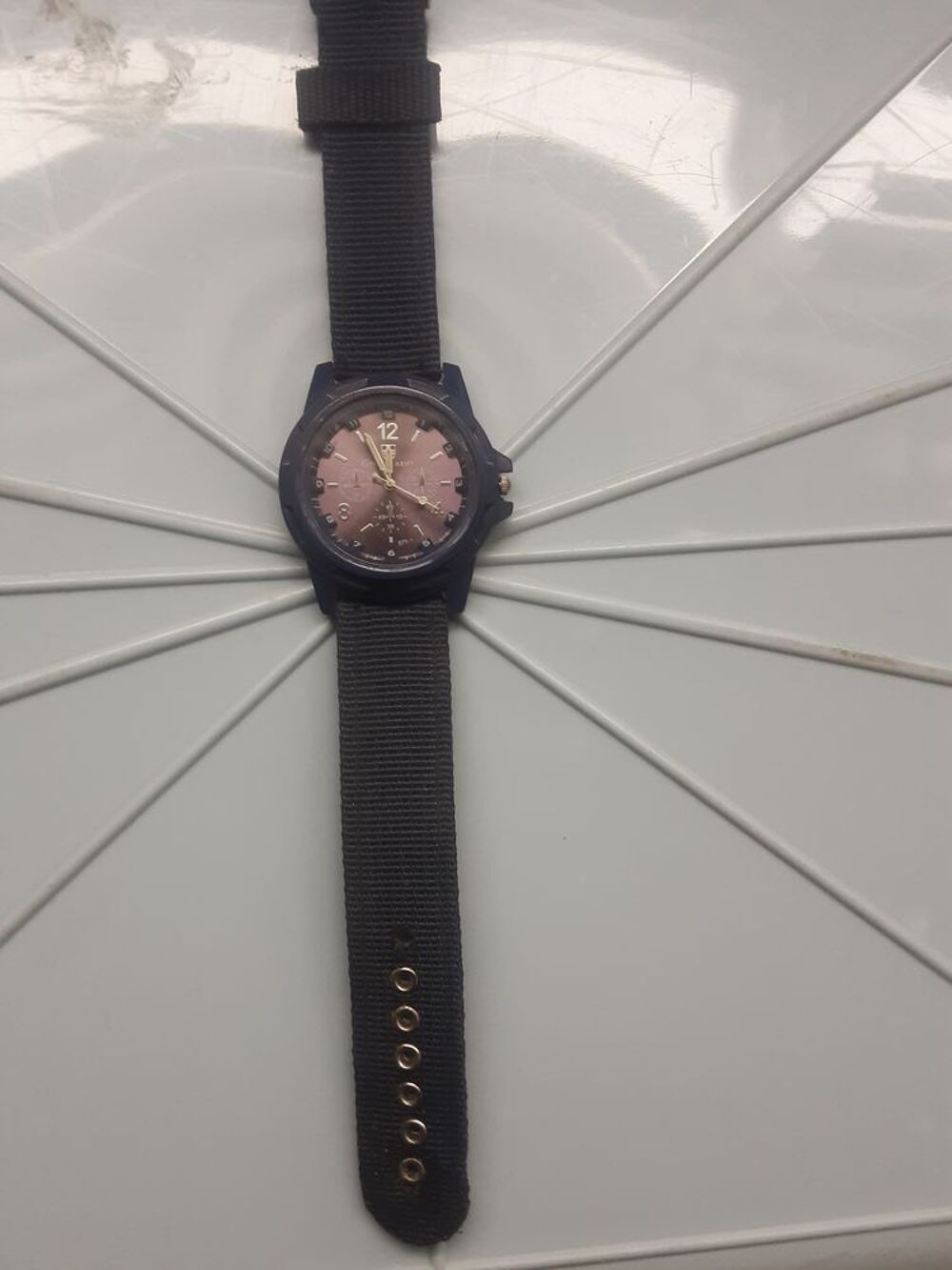MONTRE MILITAIRE **G&Eacute;MIUS ARMY Bijoux et montres