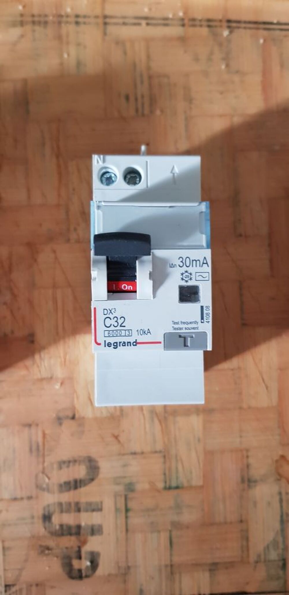 Disjoncteur diff&eacute;rentiel monobloc DX6000 10kA arriv&eacute;e haute Bricolage