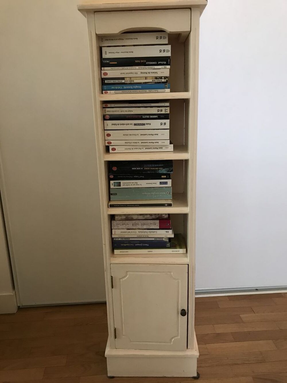 Petit meuble colonne bois massif blanc effet vieilli Meubles