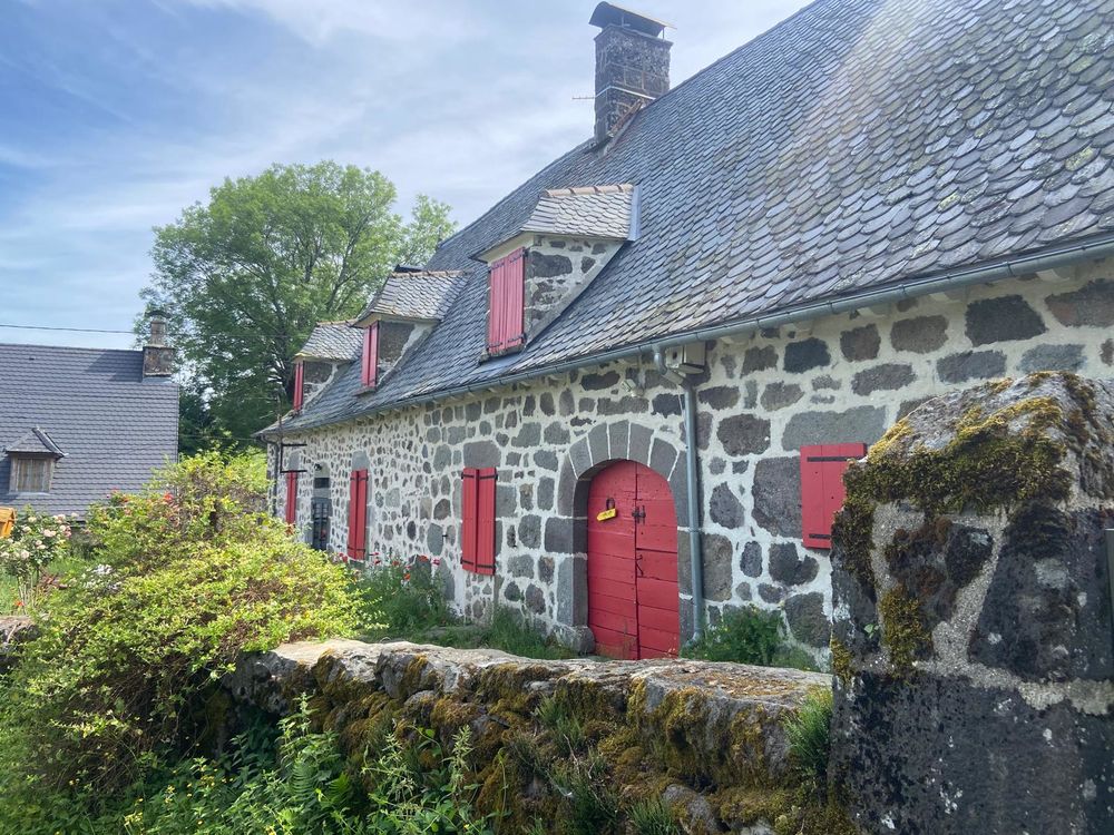 Vente Maison Maison de caractère rénovée, vue sur la vallée et dépendance Saint-martin-valmeroux
