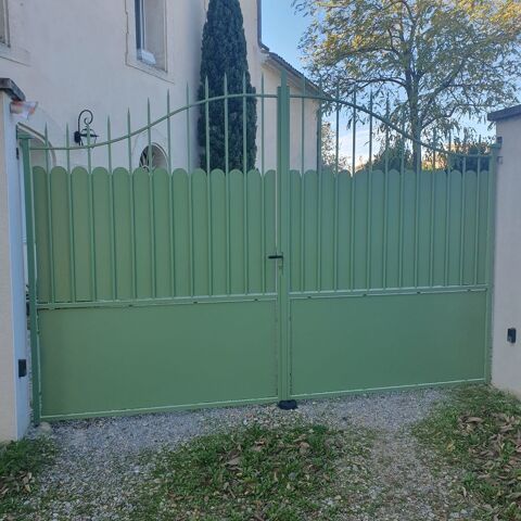 Portail acier plein fer pr�t � poser 600 N�mes (30)