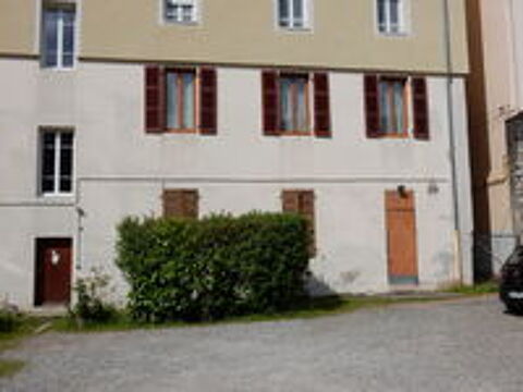   Local Commercial de 106m + 2 places de parking privatives + 2 caves 