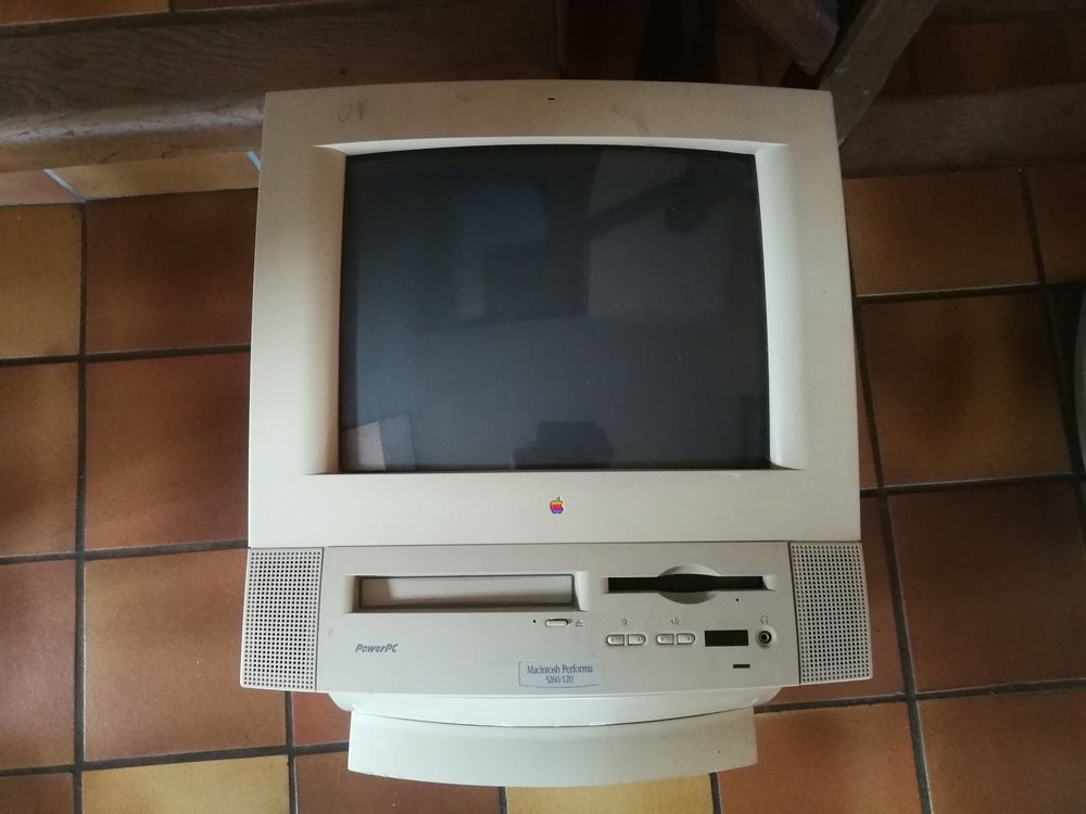 APPLE Performa 5200/120
Matériel informatique