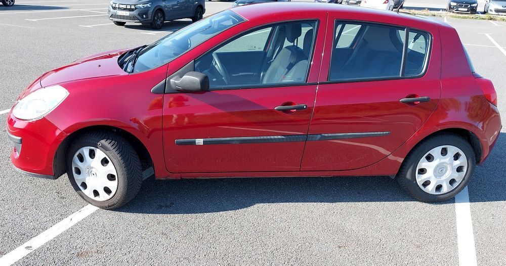 Clio III dCi 70 eco2 Authentique 2009 occasion 23150 L&eacute;pinas