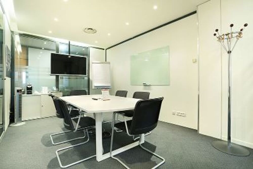   Trouvez un espace de bureau à Paris Roissy Airport HQ  pour 5 personnes  où tout est pris en charge Tremblay-en-france