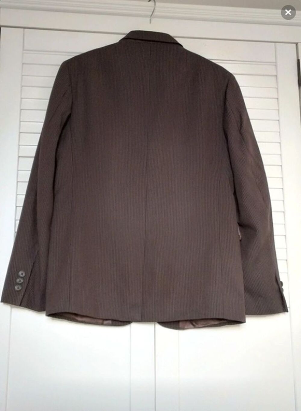 Ensemble de Costume Marron Fonc&eacute; avec de Fines Rayures Vêtements