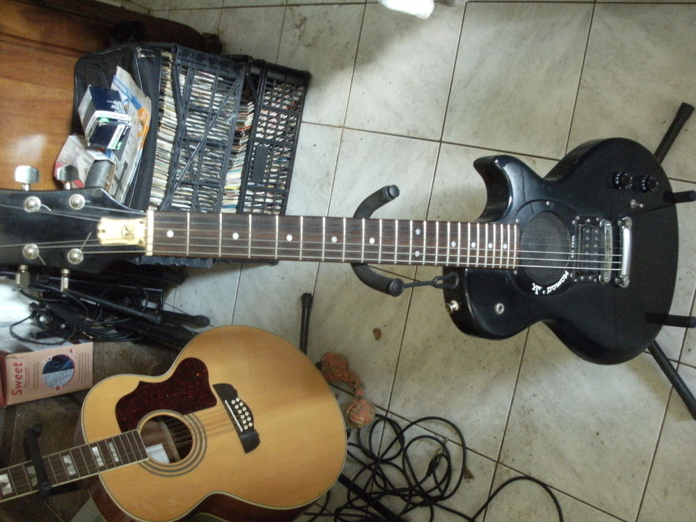 GUITARE ELECTRIQUE HONDO NOMAD X 3 made in japan 1981 Instruments de musique