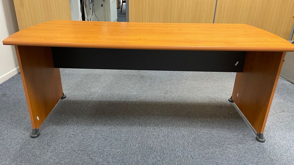 Bureau bois professionnel. Meubles
