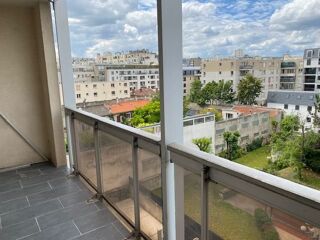  Appartement à louer 5 pièces 90 m²