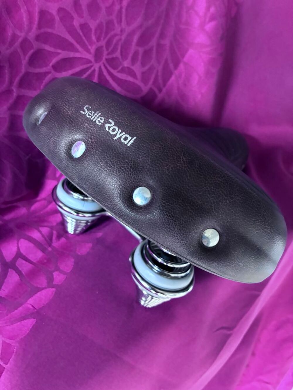 2 selles de v&eacute;lo simili cuir Vélos
